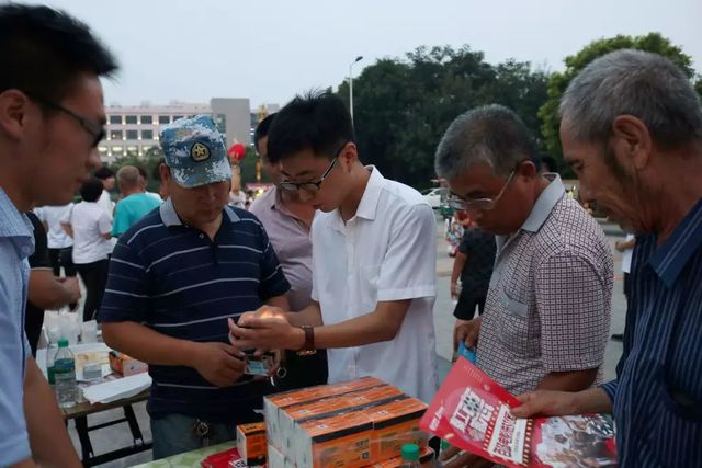 附近居民對(duì)集團(tuán)項(xiàng)目進(jìn)行咨詢(xún)