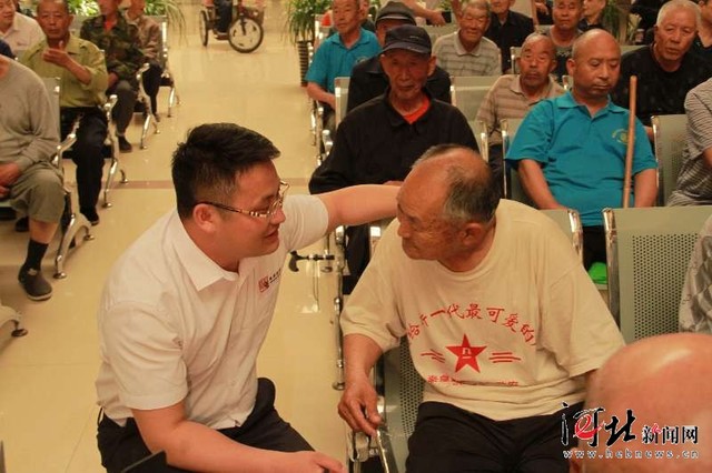 安俊峰尉問敬老院 安俊峰尉問敬老院